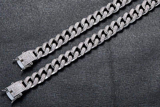 Men's Silver Cuban Link  BraceletElevate your fashion with the Men's Silver Cuban Link Bracelet. This geometric and stylish design is a must-have for any fashion-forward man. Crafted with high-qualiBracletPlush Fashions ShopPlush Fashion ShopGold Cuban Link Bracelet