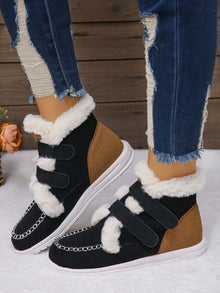  Women's Round Toe Flat BootsStay comfortable and stylish with our Women's  Round Toe Flat Boots. Made with a soft fur lining and durable rubber sole, these boots will keep your feet warm and coShoesPlush Fashion ShopPlush Fashion ShopRound Toe Flat Boots