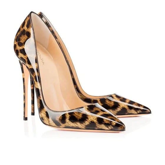 Womens leopard high heels with pointed toe and stiletto heel in artificial leather.