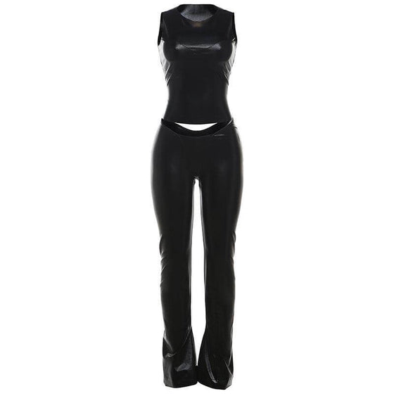 Women's black street fashion round neck sleeveless suit with exposed midriff.