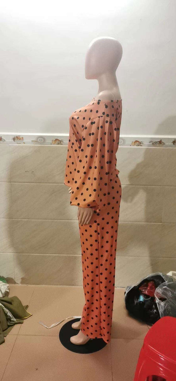 Polka dot printed long-sleeved trousers and loose shoulder suit in orange.