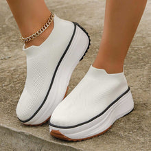  Fashion thick-soled ankle boots with round toe and breathable design in white.