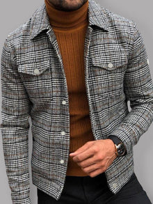  Slim casual fashion autumn plaid men's coat with flap pockets and long sleeves.